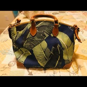 Dooney & Bourke EUC tropical print purse 💙